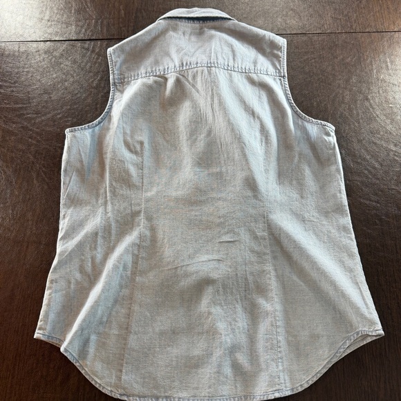 J. Crew Blue Chambray Sleeveless Button Up Top Sz M - Picture 8 of 8